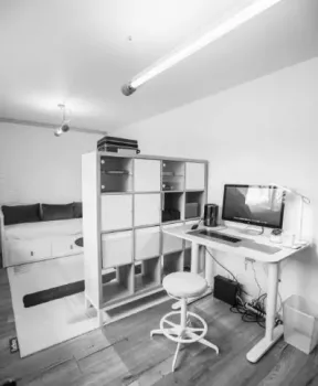 Studio de production avec bureaux chez G-Communication